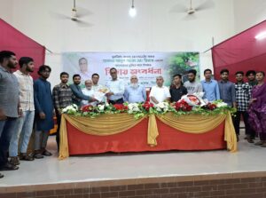 শিক্ষার্থী ও সহকর্মীদের ভালোবাসায় সিক্ত এমসি কলেজের অধ্যক্ষ প্রফেসর আবুল আনাম মো. রিয়াজ