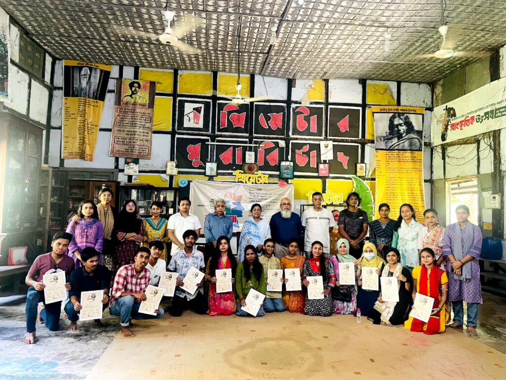 থিয়েটার মুরারিচাঁদের তিন দিনব্যাপী কর্মশালার সনদ প্রদান