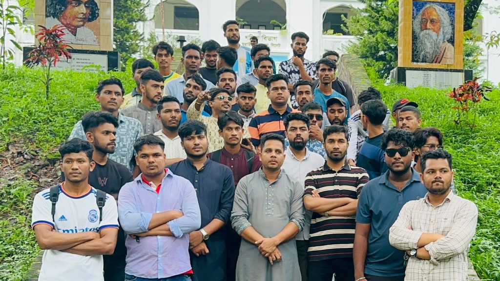 ছাত্রশিবিরের সকল অপরাধের প্রতিবাদে এমসি কলেজ ছাত্রদলের বিক্ষোভ মিছিল